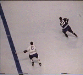 (4)Pulford starts to skate out of Leaf's end