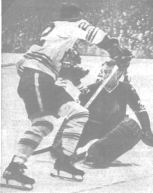 In close on Black Hawks' net