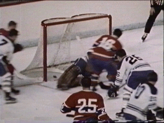 Henri Richard scores