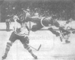 Ellis checks Delvecchio